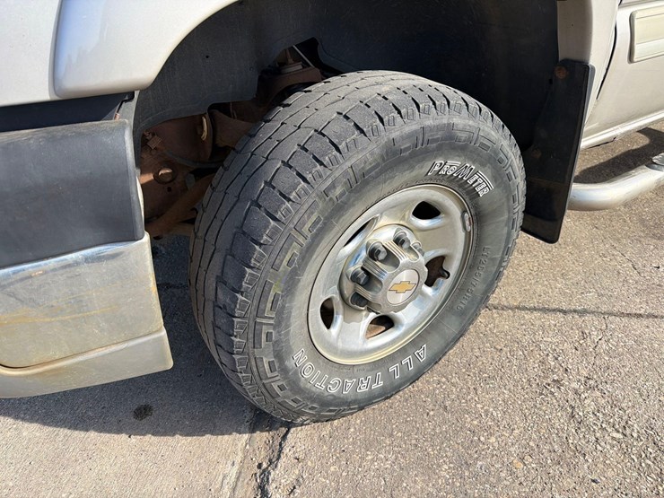 2005-chevrolet-k2500-image-12