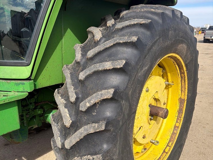 john-deere-4430-image-10