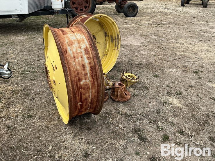 john-deere-3010-image-4