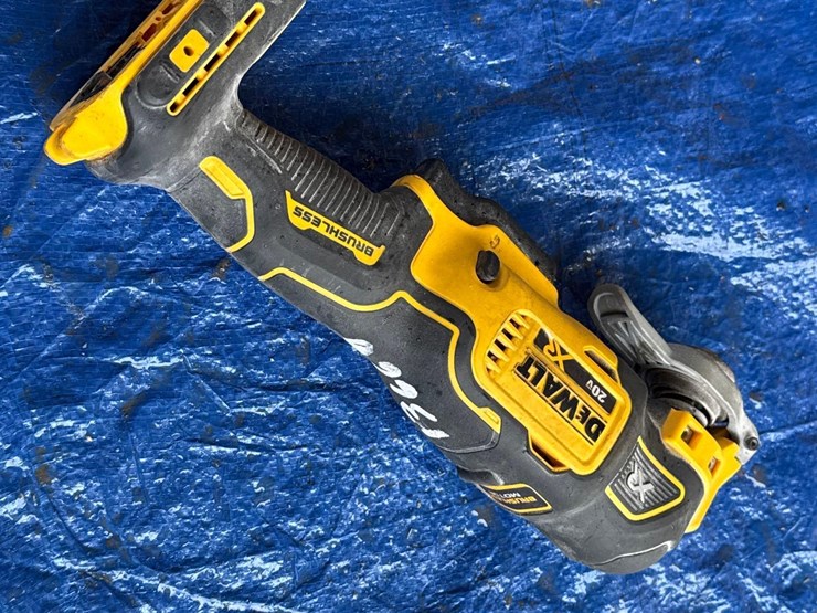 dewalt-20v-saw/-sheetrock-saw-image-4