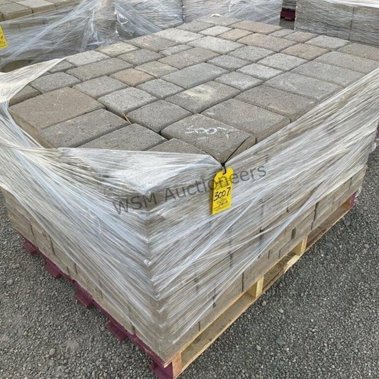 PALLET OF STONE PAVERS