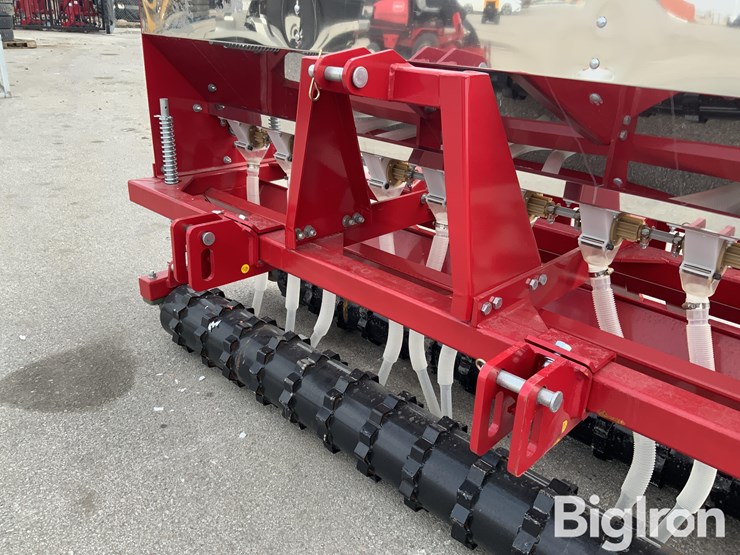 2025-massey-ferguson-730-image-9