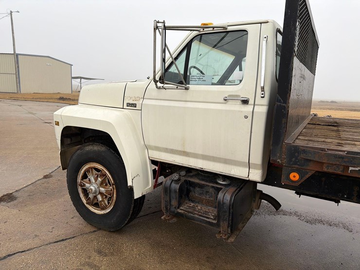 1990-ford-f700-image-10