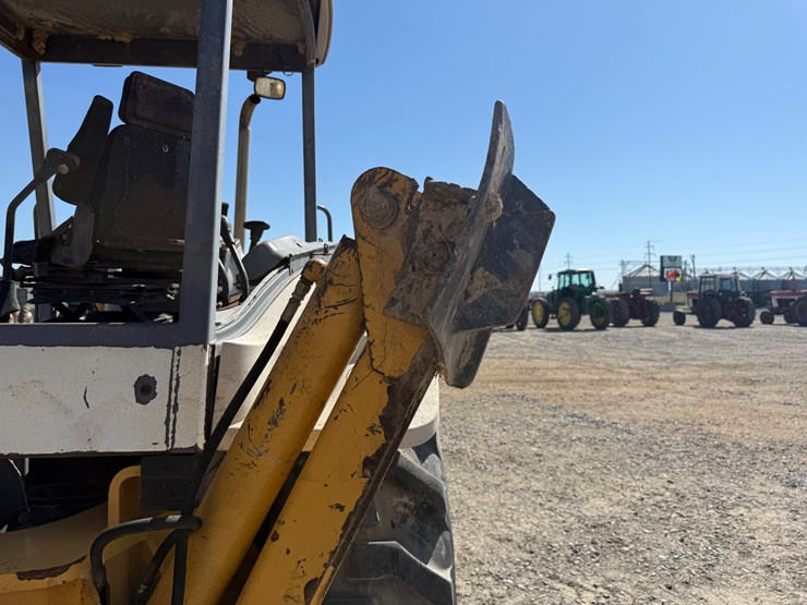 new-holland-555e-image-21