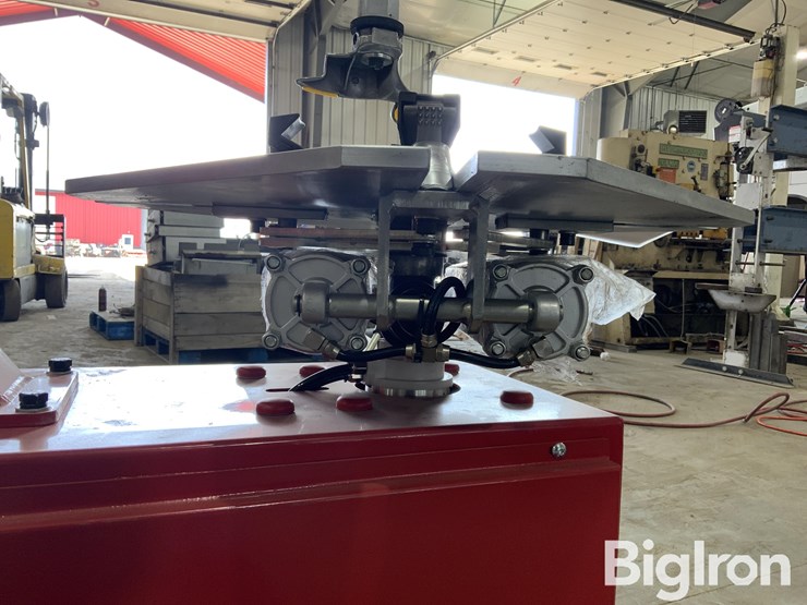 2025-massey-ferguson-730-image-16