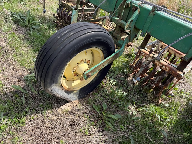 john-deere-12-image-15