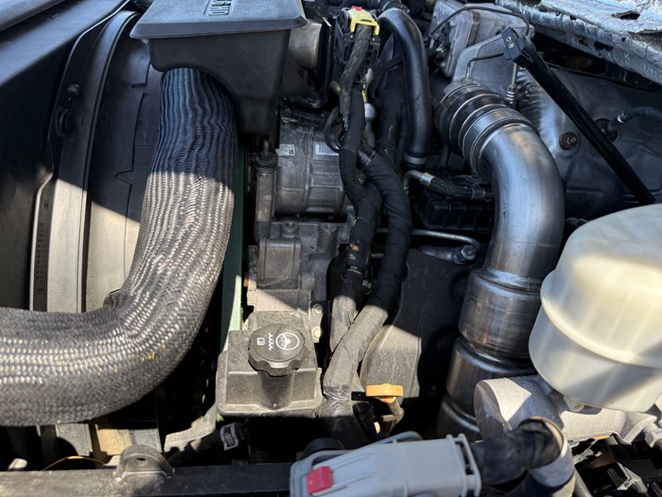 2019-chevrolet-3500hd-image-60