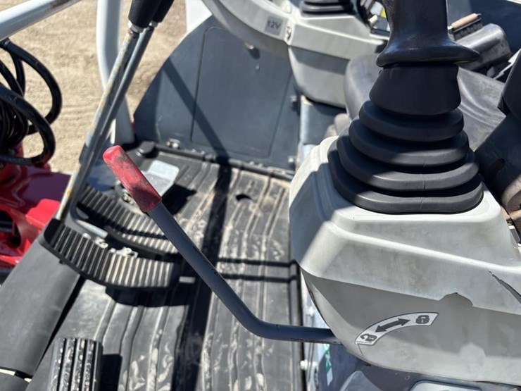 2020-takeuchi-tb230-image-31