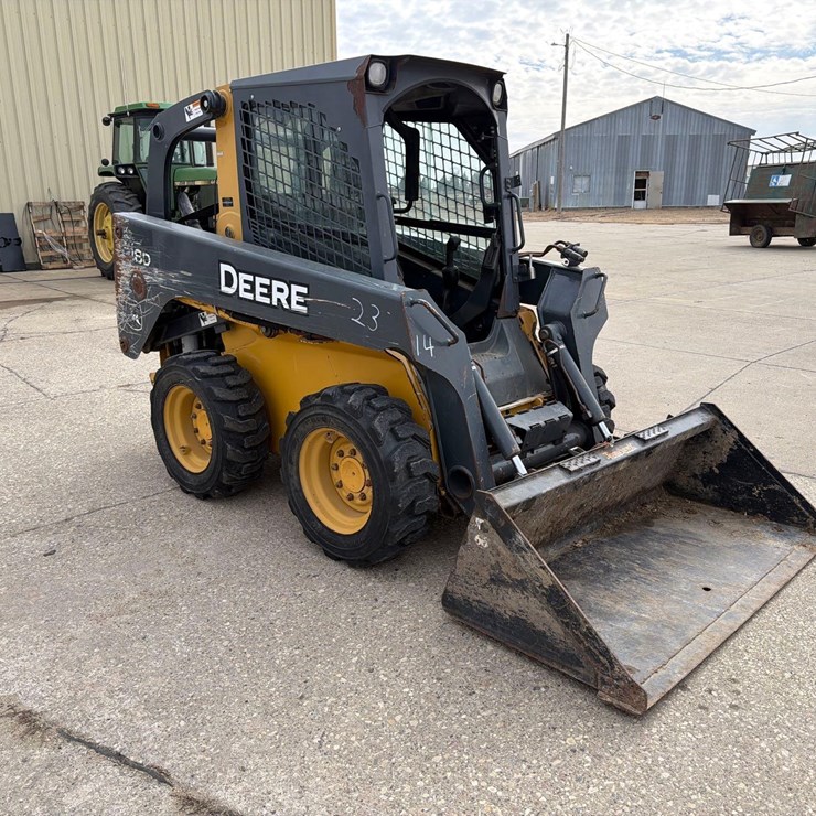 DEERE 318D