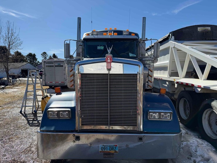 2004-kenworth-w900-image-3