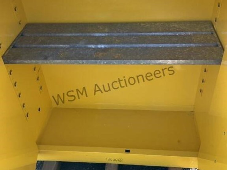 justrite-flammable-storage-cabinet-image-4