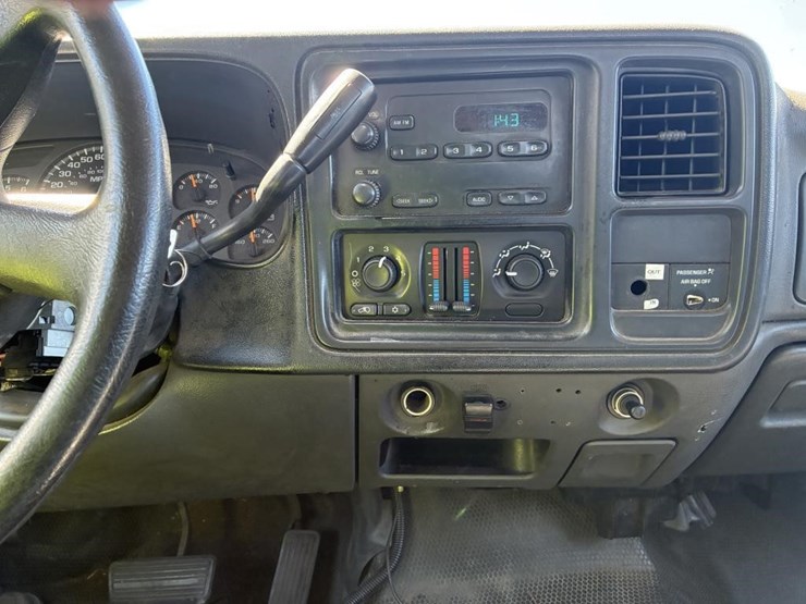 2003-chevrolet-silverado-3500-image-13