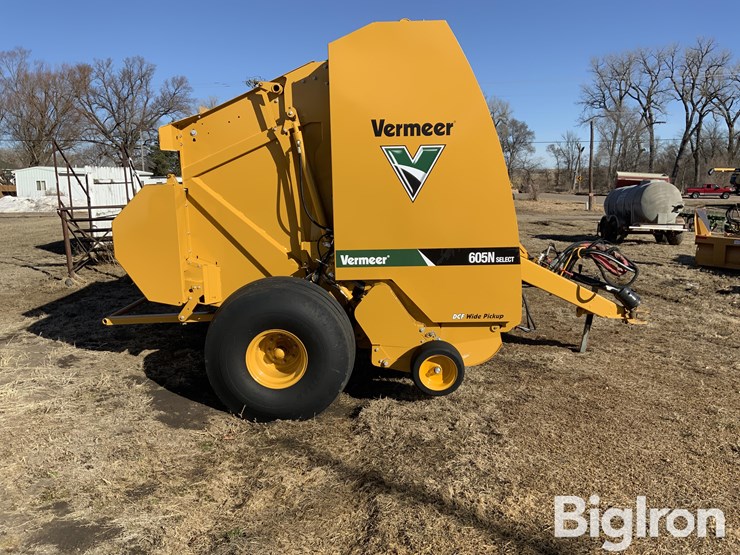 2022-vermeer-605n-image-4