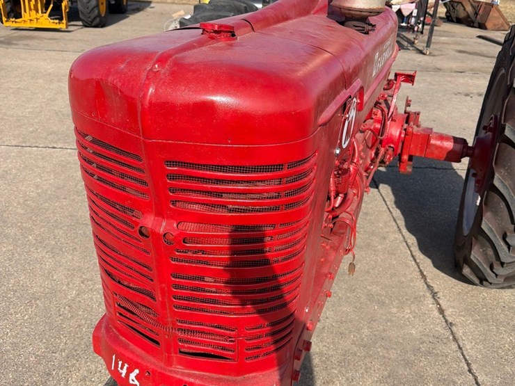 1953-farmall-super-m-tractor-image-13