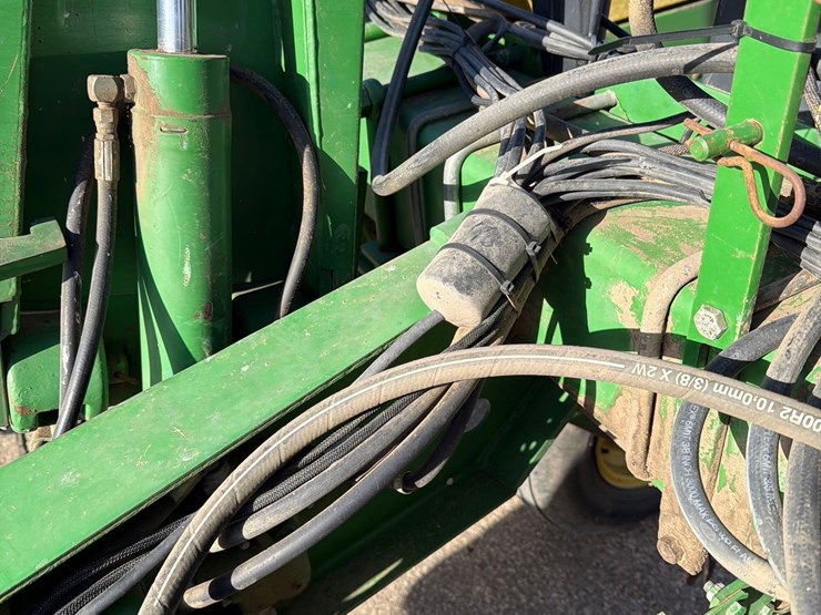 john-deere-7200-image-36