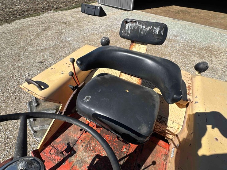 case-1030-comfort-king-tractor,-diesel,-wide-front,-18.4-34-tires,-5-front-weights,-2-remotes,-3pt.,-image-29