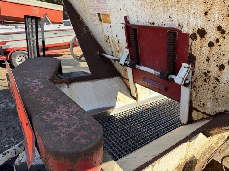 chandler-lime/fertilizer-spreader-image-5