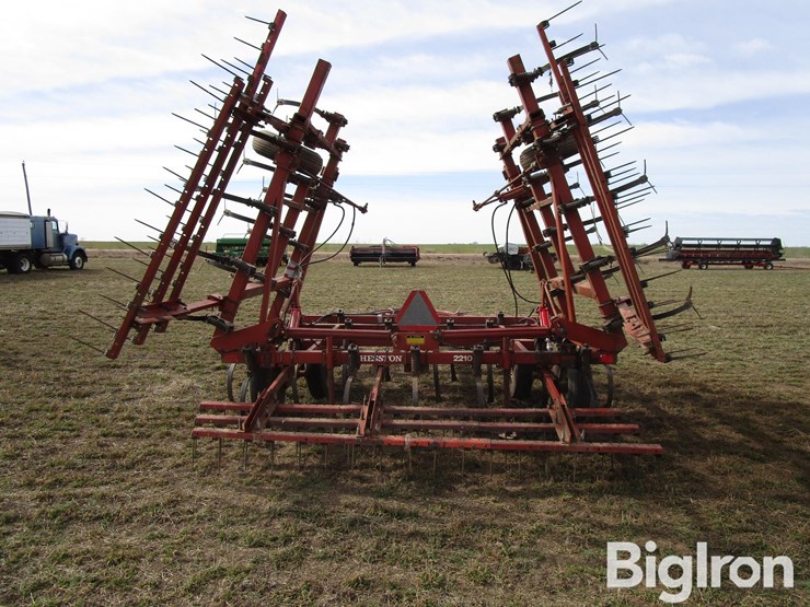 hesston-2210-image-6