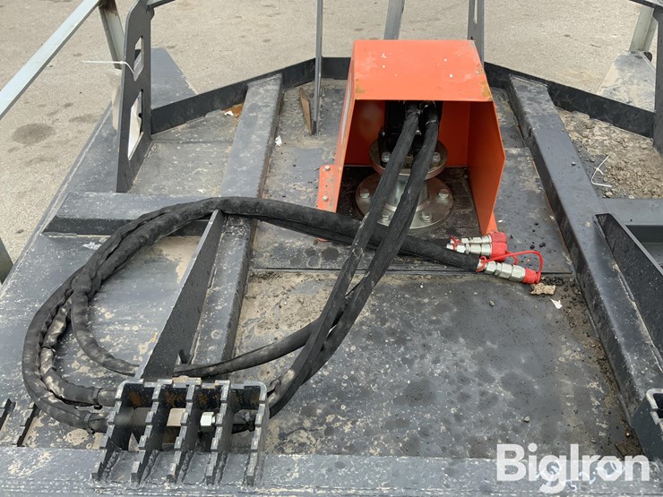 2025-massey-ferguson-730-image-13