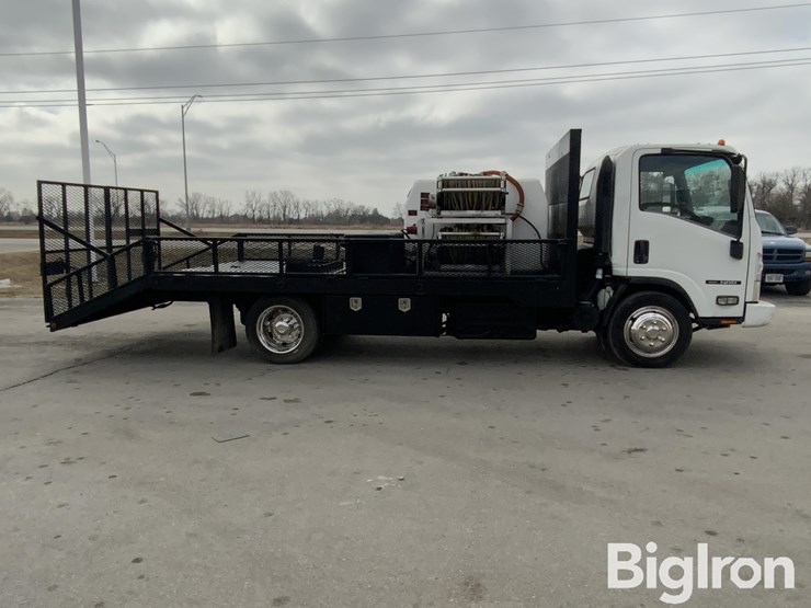 2013-isuzu-nrr-image-4