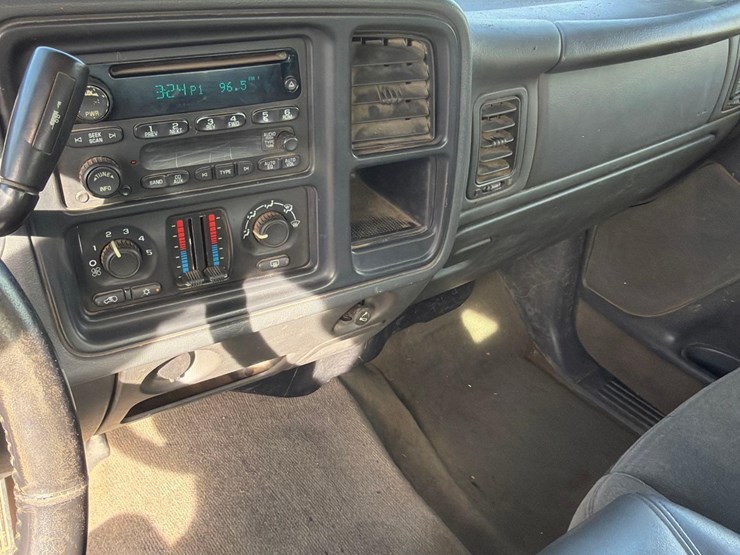 2005-chevrolet-k2500-image-39