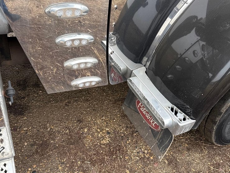 2016-peterbilt-389-image-66