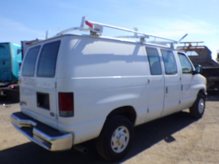 2008-ford-cargo-image-3