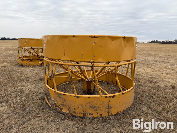 sioux-hanging-bale-feeder-image-6