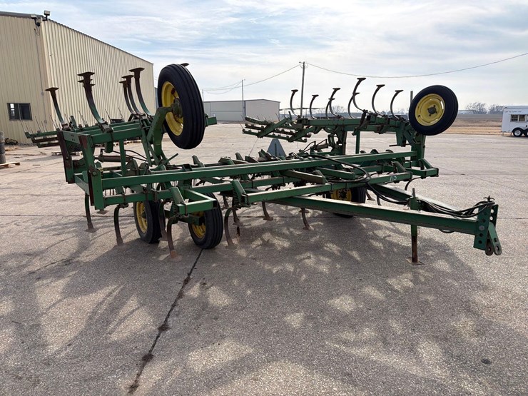 john-deere-1010-image-2