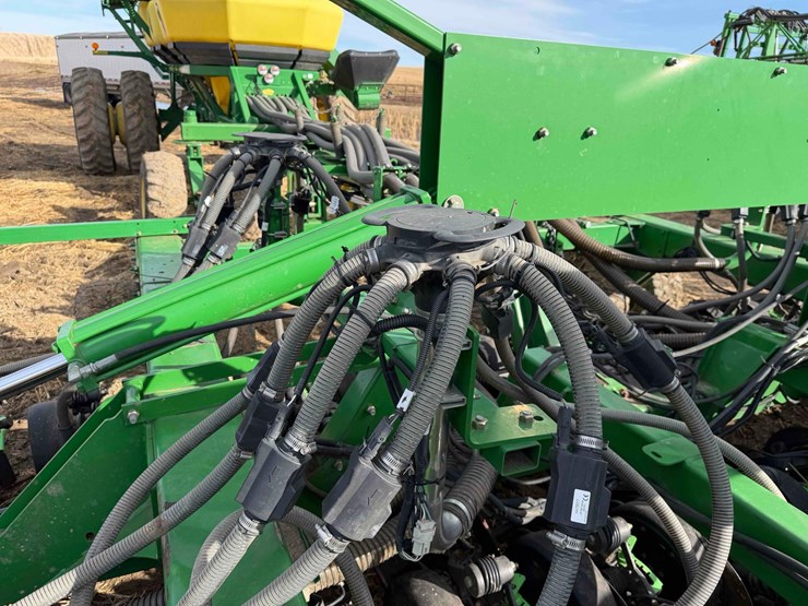 2011-john-deere-1890-image-18