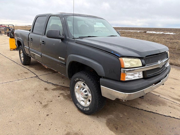 2004-chevrolet-2500-image-3