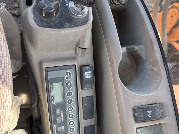 2013-case-cx210c-image-12