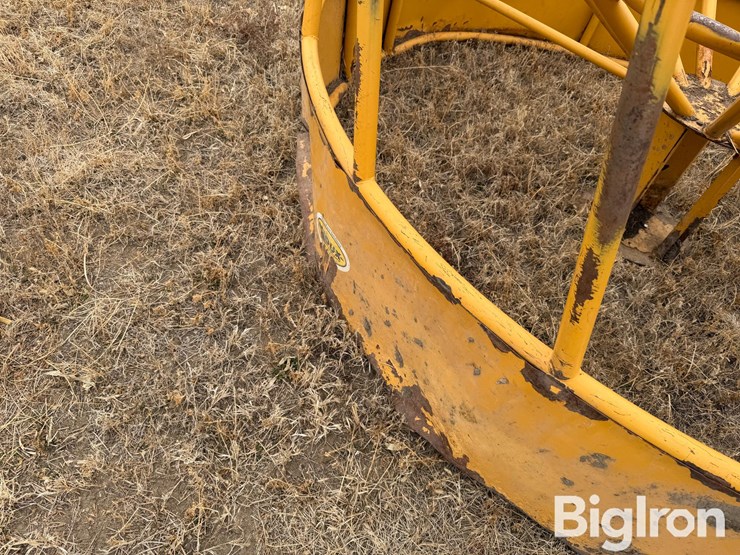 sioux-hanging-bale-feeder-image-13