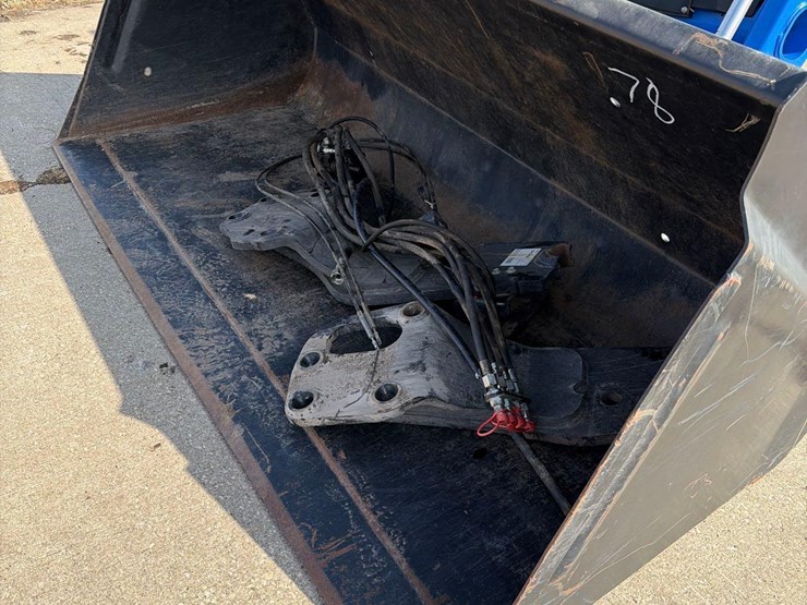 2013-new-holland-855tl-image-23