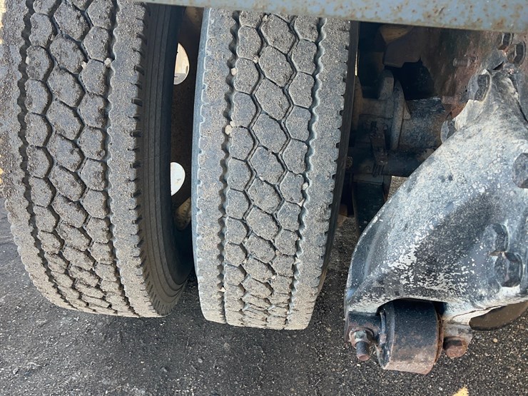 2004-caterpillar-c12-image-44