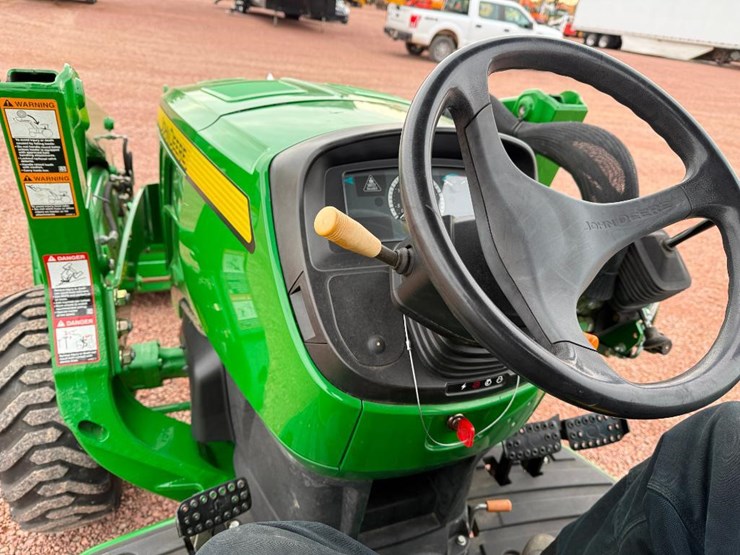 john-deere-4052m-image-55