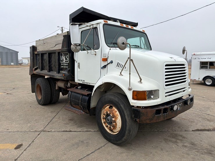 2000-international-8100-image-3