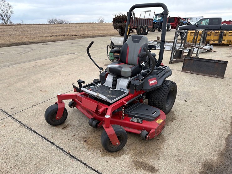 2019-toro-zero-turn-lawnmower-image-2