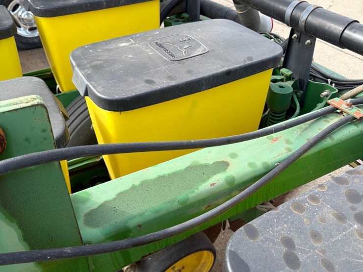 john-deere-7300-image-34
