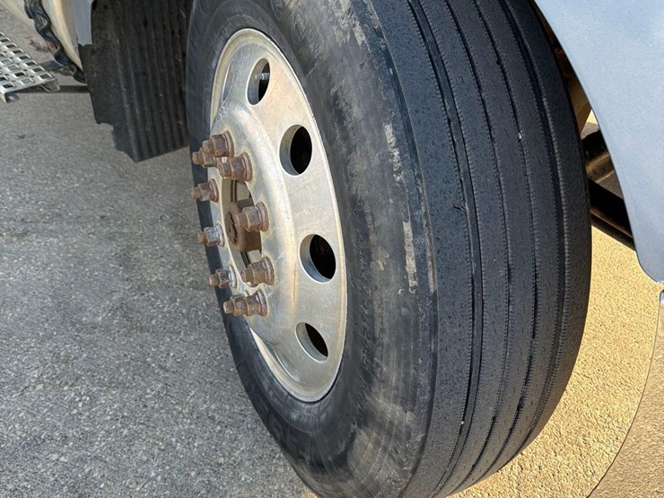 2001-volvo-vn-image-19