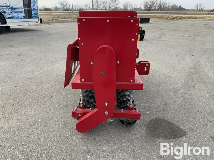 2025-massey-ferguson-730-image-15