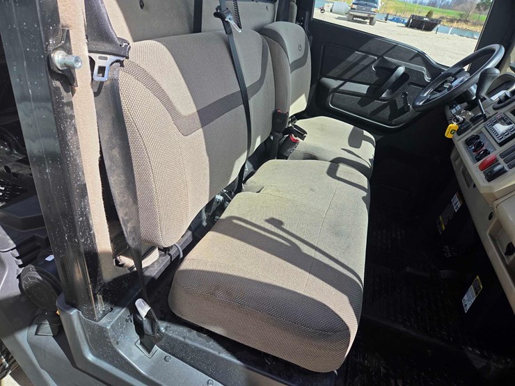 2024-john-deere-gator-image-2