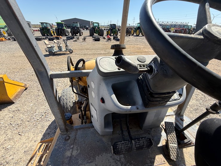 new-holland-555e-image-63