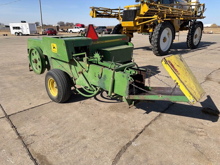 john-deere-336-image-4