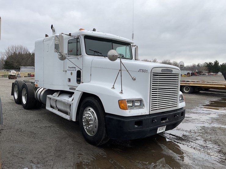 1996-freightliner-fld120-image-3