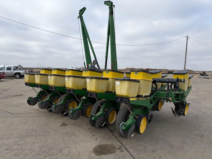 john-deere-7200-image-4