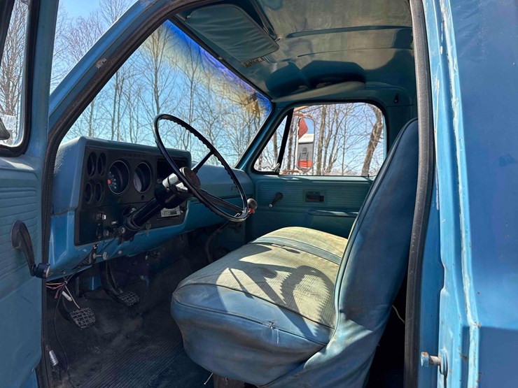 1977-chevrolet-custom-deluxe-image-31