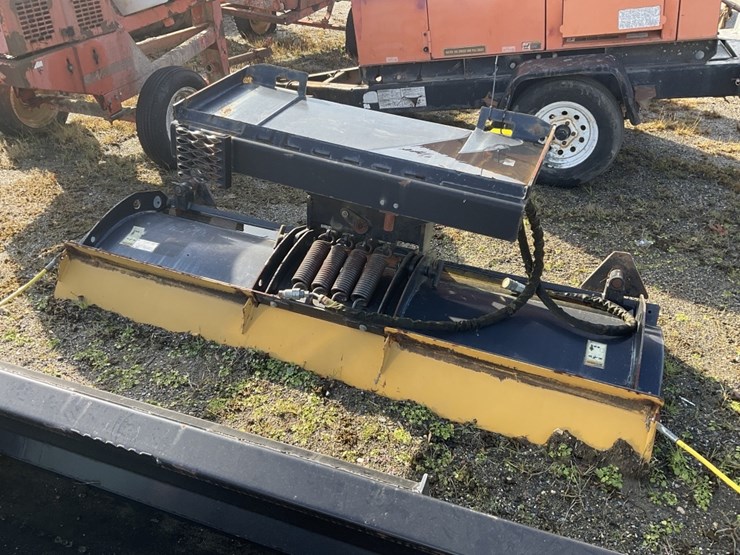 caterpillar-skid-steer-snow-plow-image-1