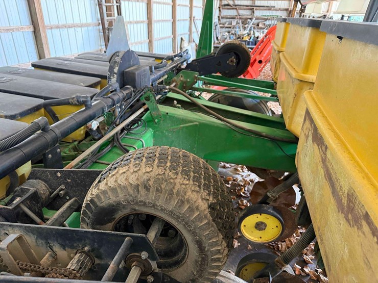 john-deere-7240-image-12