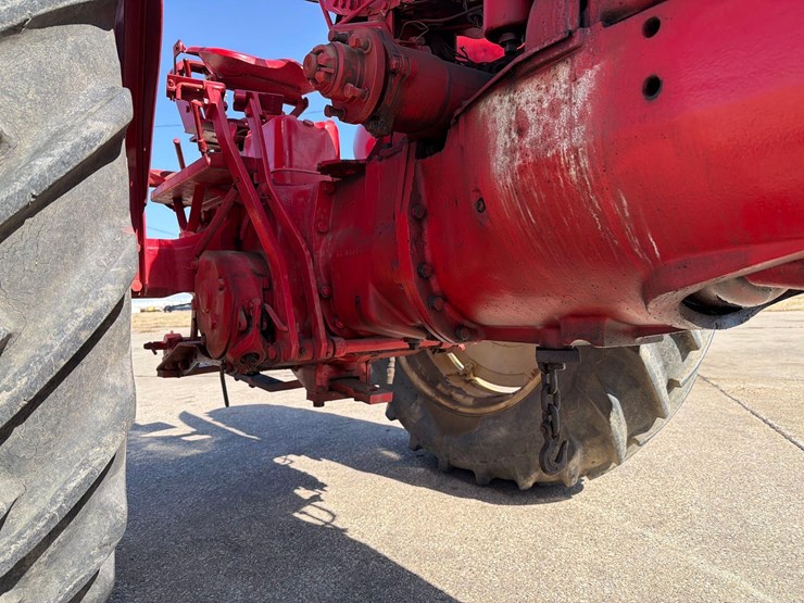 black-hawk-tractor-image-23